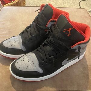 Jordan 1 Mid Bred Shadow Sz 9 (mens)
